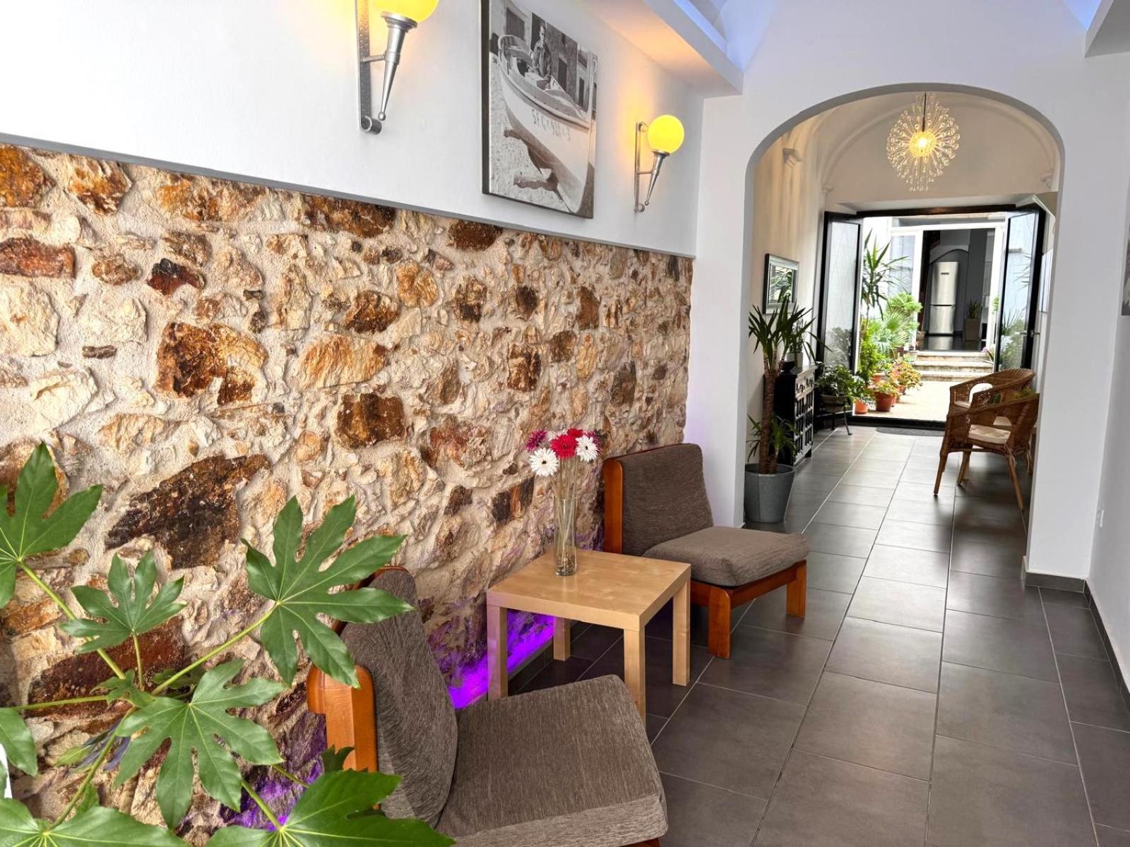 Hostal Mediterráneo Tossa de Mar Exterior foto