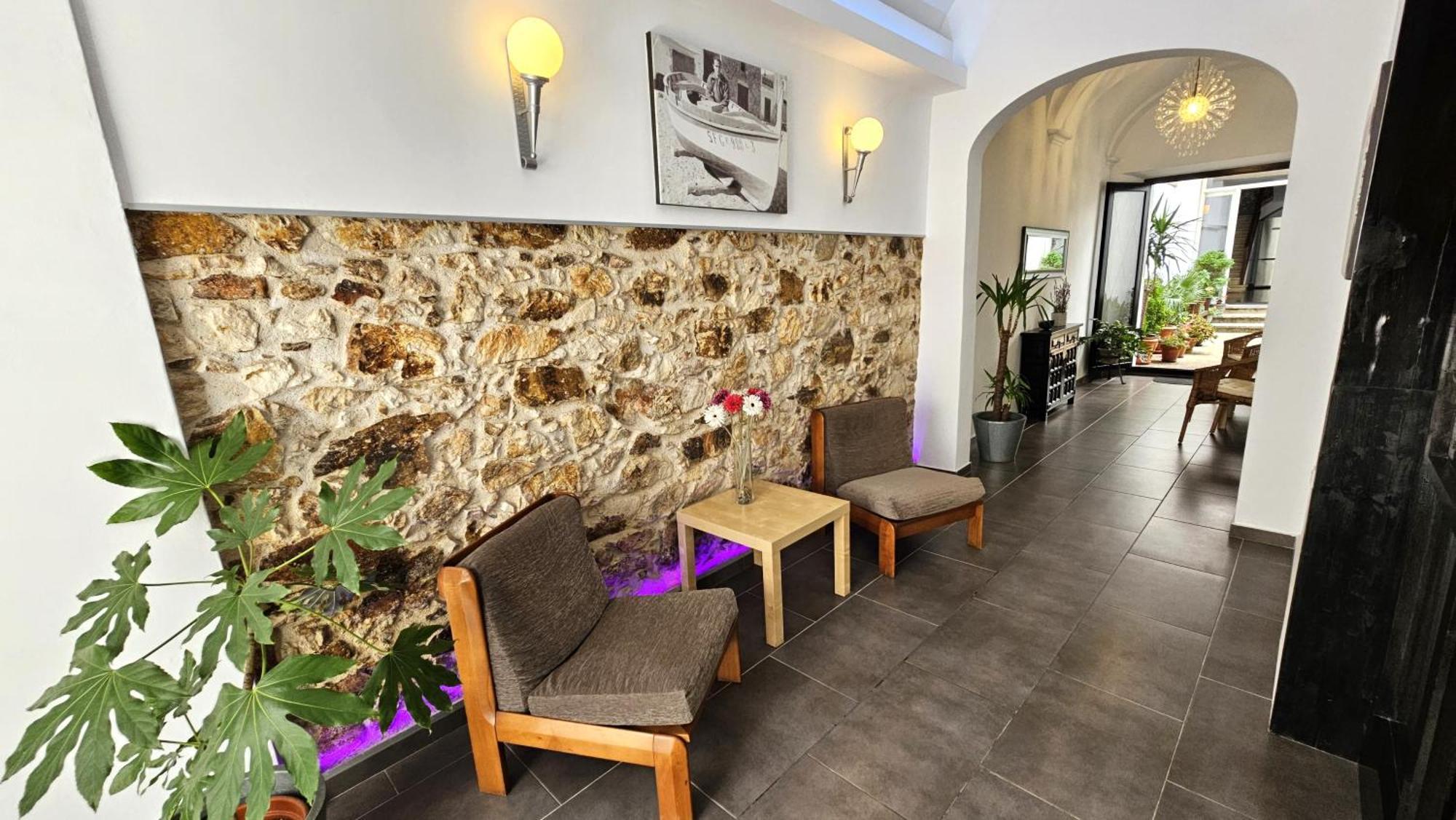 Hostal Mediterráneo Tossa de Mar Exterior foto